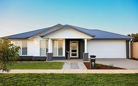 Luxury Lake Nagambie Retreat
